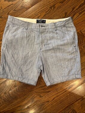 Abercrombie & Fitch Men’s Light Blue Linen-Blend Shorts 7” / 33w